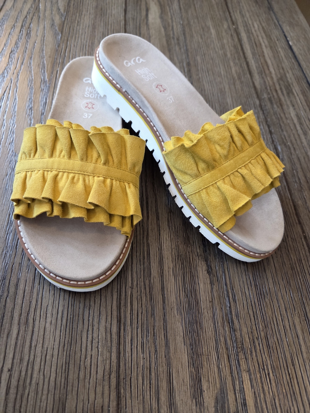 Ara Keyes Ruffled Suede Slide Sandals Yellow Comfort Size 37 EU | US 6.5